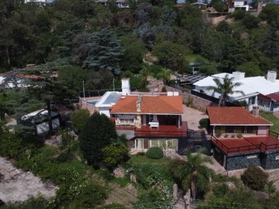Venta chalet + departamento en Villa del Lago- Villa Carlos Paz. 